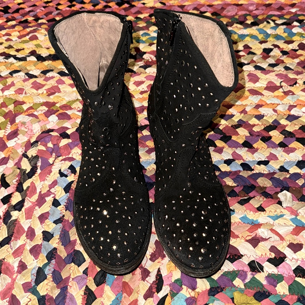 Amazing New Spaziomoda Bologna Silver Studded Suede Boots!!